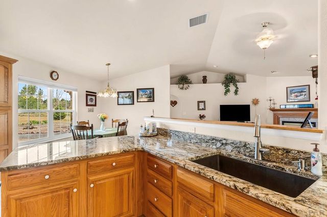 1165 S Oakleaf Dr, Pueblo West, CO 81007