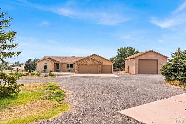 1165 S Oakleaf Dr, Pueblo West, CO 81007