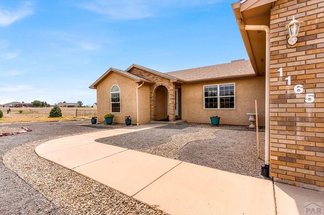 1165 S Oakleaf Dr, Pueblo West, CO 81007