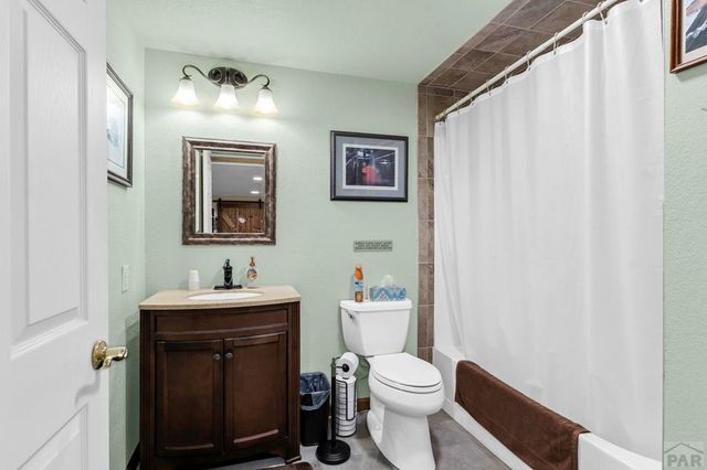 1165 S Oakleaf Dr, Pueblo West, CO 81007
