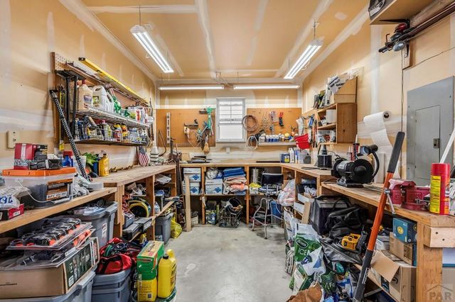 1165 S Oakleaf Dr, Pueblo West, CO 81007