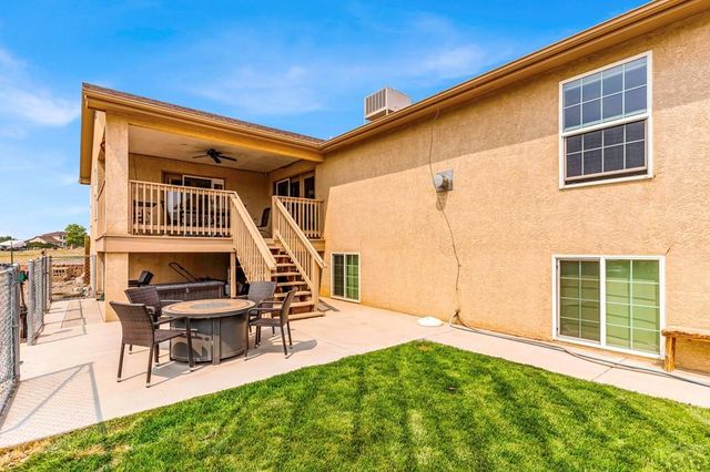 1165 S Oakleaf Dr, Pueblo West, CO 81007