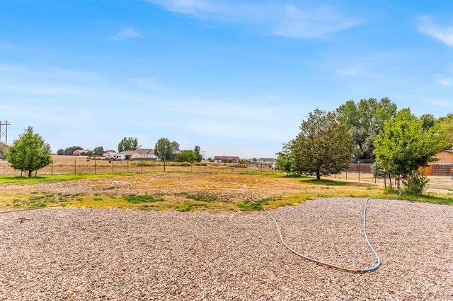 1165 S Oakleaf Dr, Pueblo West, CO 81007