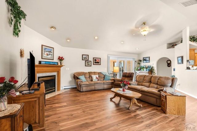 1165 S Oakleaf Dr, Pueblo West, CO 81007