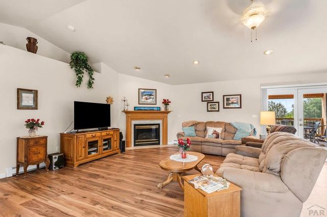 1165 S Oakleaf Dr, Pueblo West, CO 81007