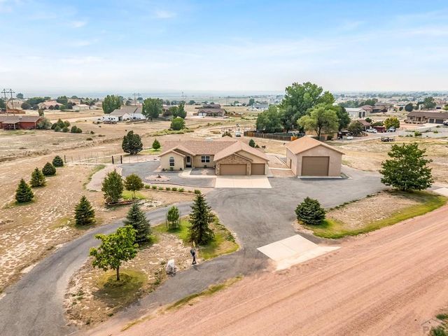 1165 S Oakleaf Dr, Pueblo West, CO 81007