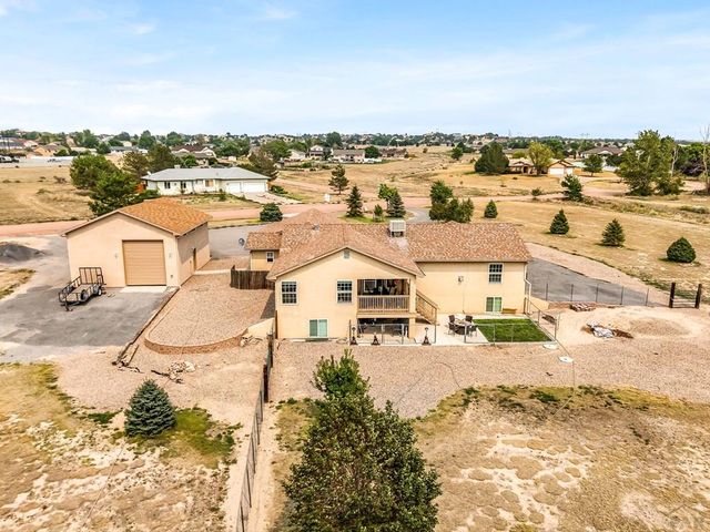 1165 S Oakleaf Dr, Pueblo West, CO 81007