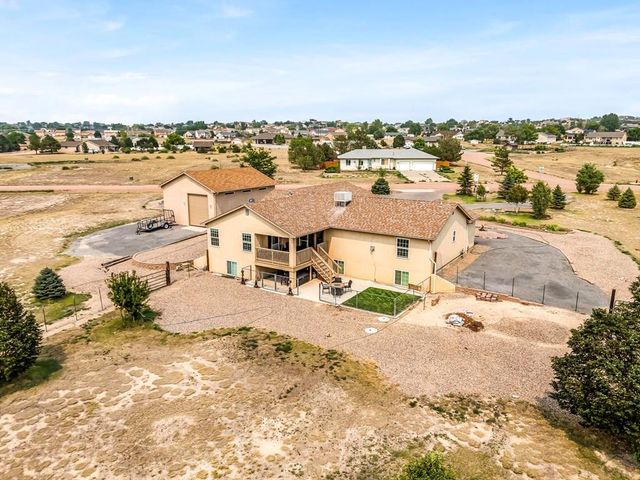 1165 S Oakleaf Dr, Pueblo West, CO 81007