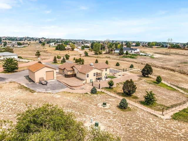 1165 S Oakleaf Dr, Pueblo West, CO 81007