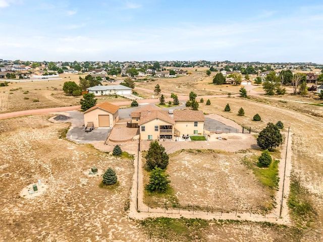 1165 S Oakleaf Dr, Pueblo West, CO 81007