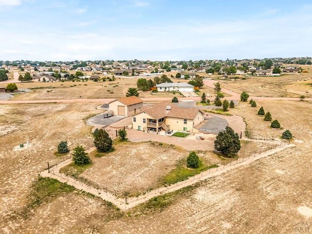 1165 S Oakleaf Dr, Pueblo West, CO 81007
