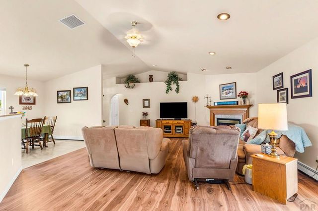 1165 S Oakleaf Dr, Pueblo West, CO 81007