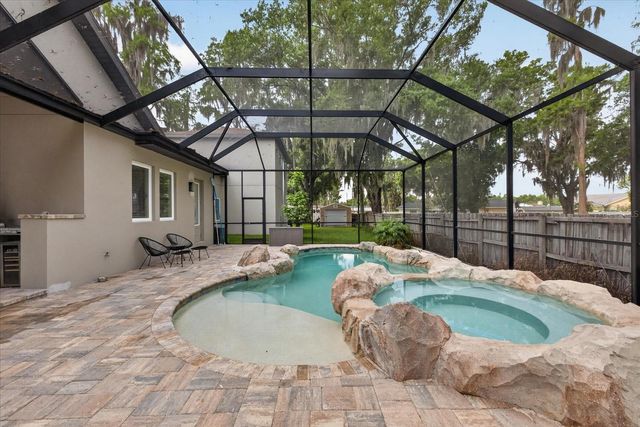 1208 SUNSET LANE, Lutz, FL 33549