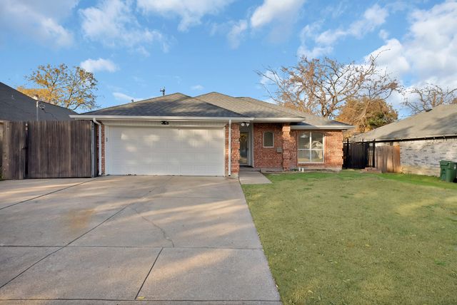 825 Meadowdale Road, Arlington, TX 76017