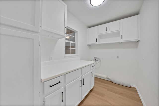 825 Meadowdale Road, Arlington, TX 76017