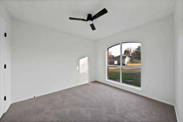 825 Meadowdale Road, Arlington, TX 76017