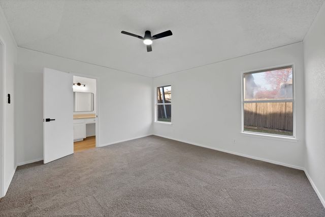 825 Meadowdale Road, Arlington, TX 76017