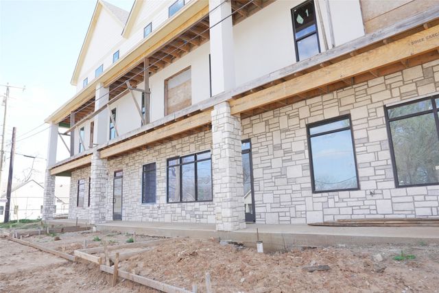 299 301 303 W Oak Street, Mansfield, TX 76063