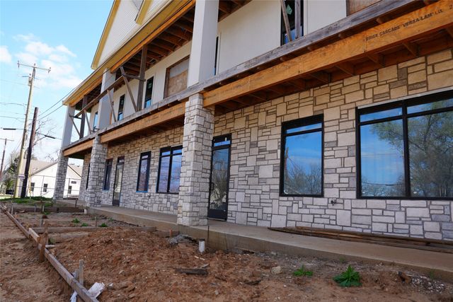 299 301 303 W Oak Street, Mansfield, TX 76063