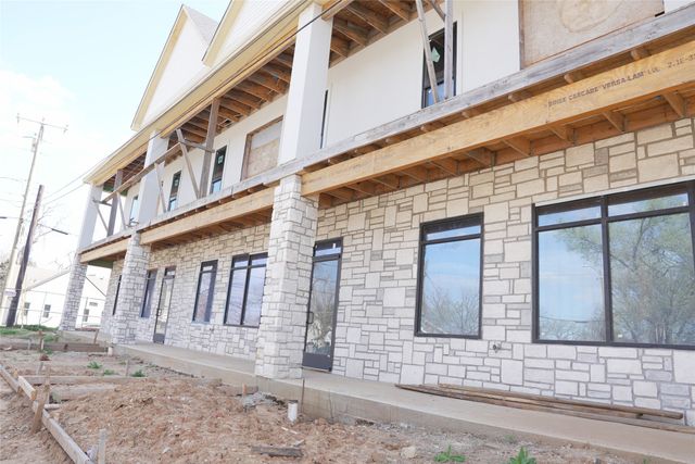 299 301 303 W Oak Street, Mansfield, TX 76063