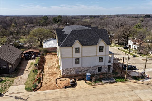 299 301 303 W Oak Street, Mansfield, TX 76063