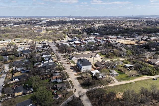 299 301 303 W Oak Street, Mansfield, TX 76063