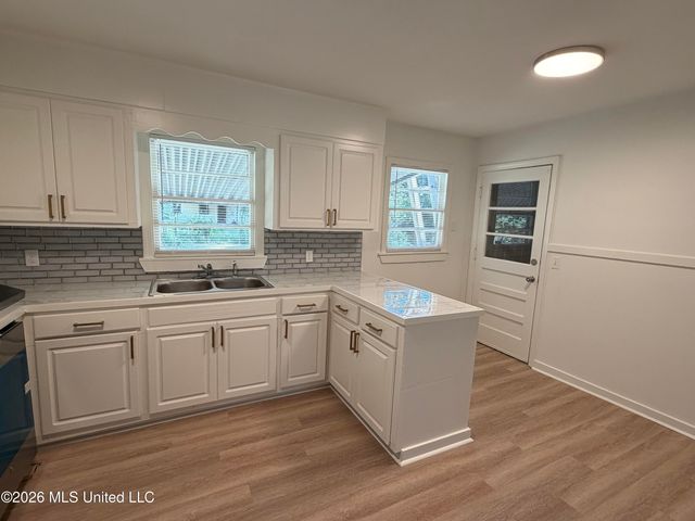 528 N Park Lane, Jackson, MS 39206