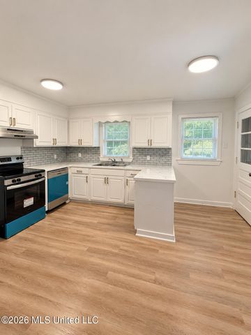 528 N Park Lane, Jackson, MS 39206