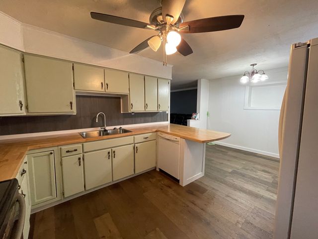 306 S Carter Street, Carterville, IL 62918