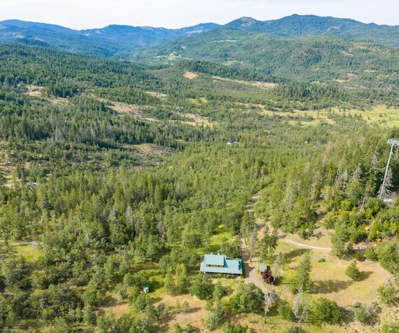 275 Citadel Road, Trail, OR 97541