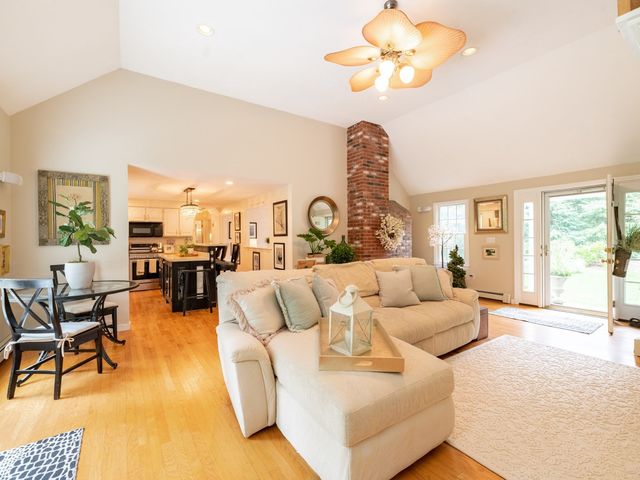 14 Copper Beech Dr, Kingston, MA 02364