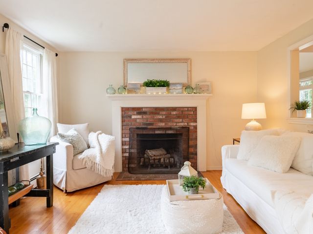 14 Copper Beech Dr, Kingston, MA 02364