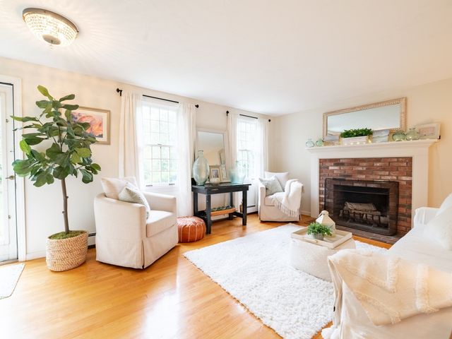 14 Copper Beech Dr, Kingston, MA 02364