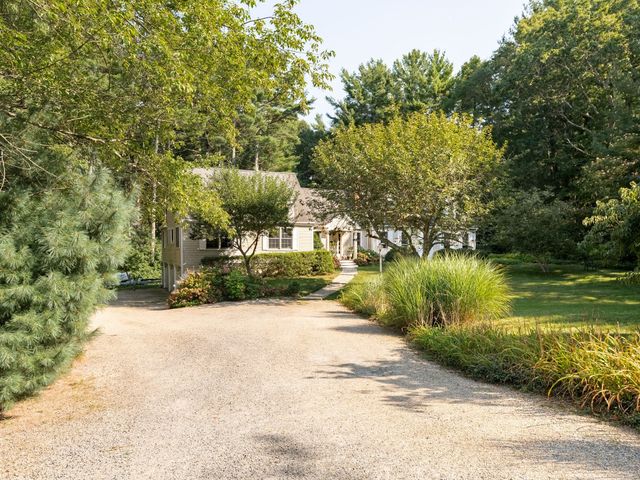 14 Copper Beech Dr, Kingston, MA 02364