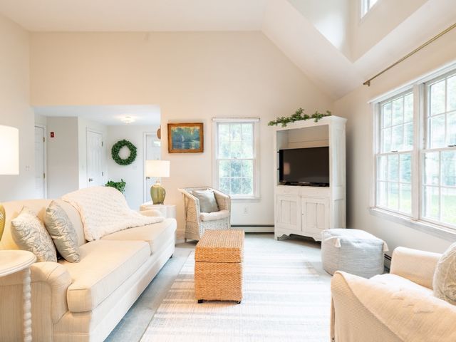 14 Copper Beech Dr, Kingston, MA 02364
