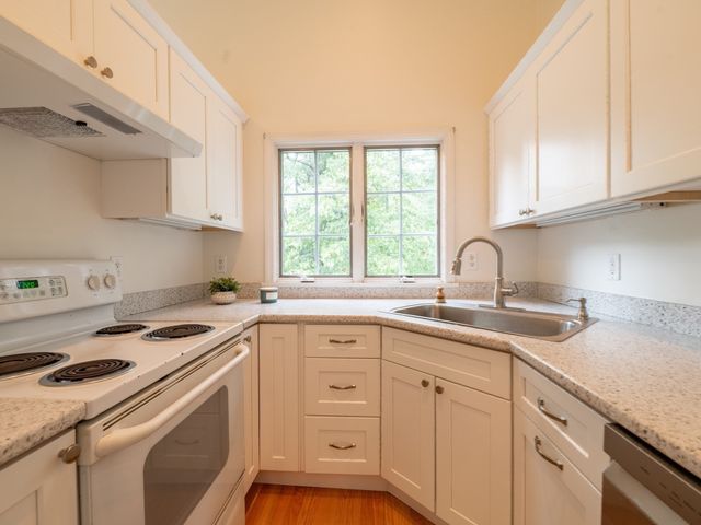 14 Copper Beech Dr, Kingston, MA 02364