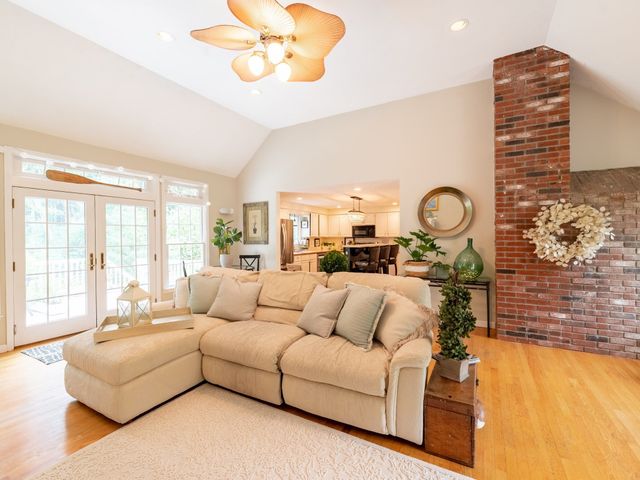 14 Copper Beech Dr, Kingston, MA 02364