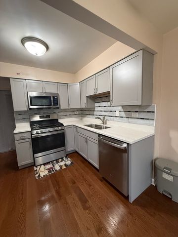 2310 Hyde Court, Schaumburg, IL 60194