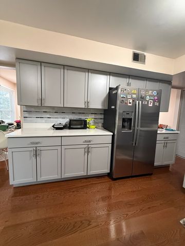 2310 Hyde Court, Schaumburg, IL 60194