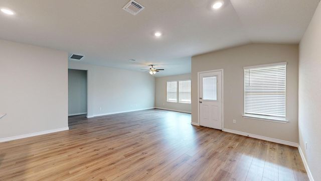 176 Creekfall RD, Burnet, TX 78611