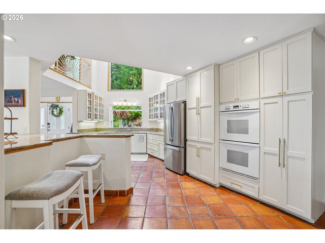 11150 Se VALLEY VIEW Ter, Happy Valley, OR 97086