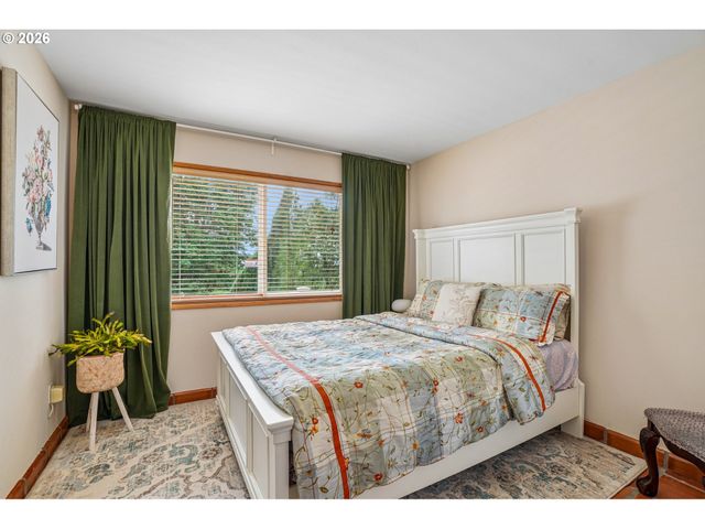 11150 Se VALLEY VIEW Ter, Happy Valley, OR 97086