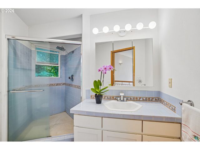 11150 Se VALLEY VIEW Ter, Happy Valley, OR 97086