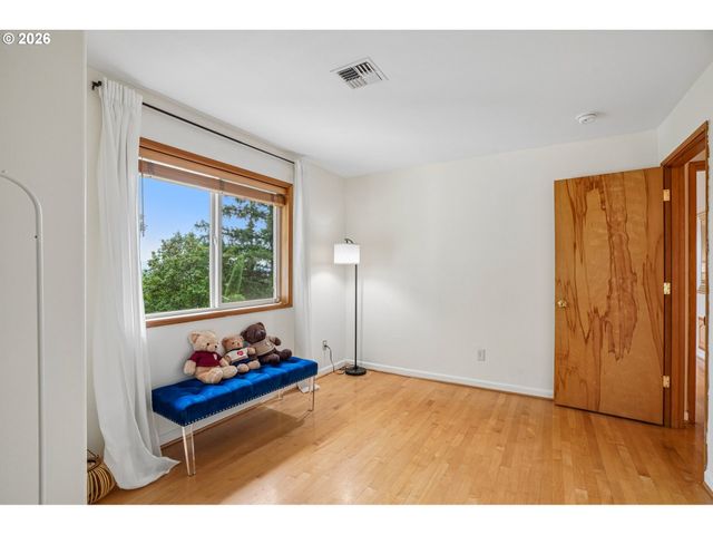 11150 Se VALLEY VIEW Ter, Happy Valley, OR 97086