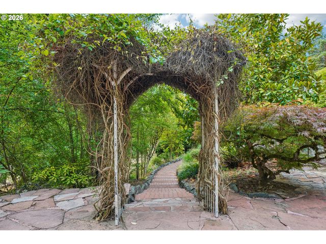 11150 Se VALLEY VIEW Ter, Happy Valley, OR 97086