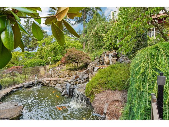 11150 Se VALLEY VIEW Ter, Happy Valley, OR 97086