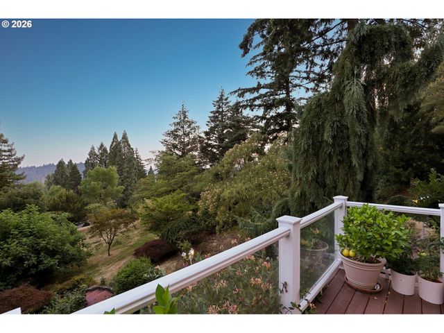 11150 Se VALLEY VIEW Ter, Happy Valley, OR 97086