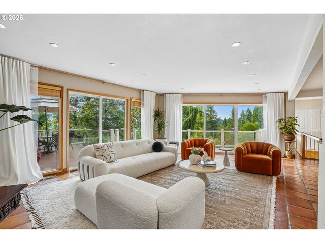 11150 Se VALLEY VIEW Ter, Happy Valley, OR 97086