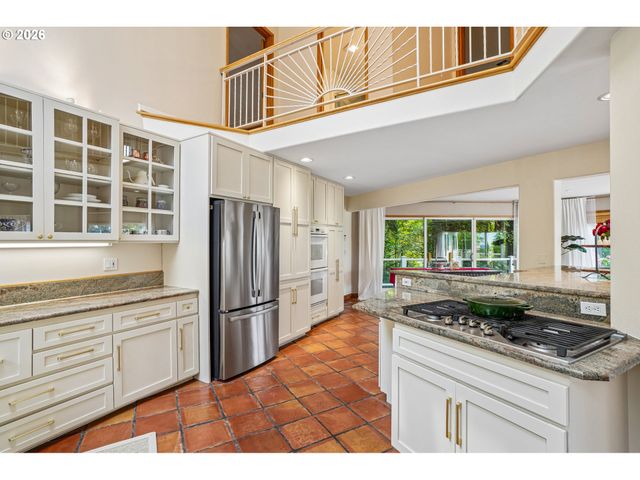 11150 Se VALLEY VIEW Ter, Happy Valley, OR 97086