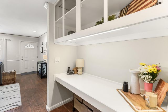 1110 Circuit Dr, Roseville, CA 95678